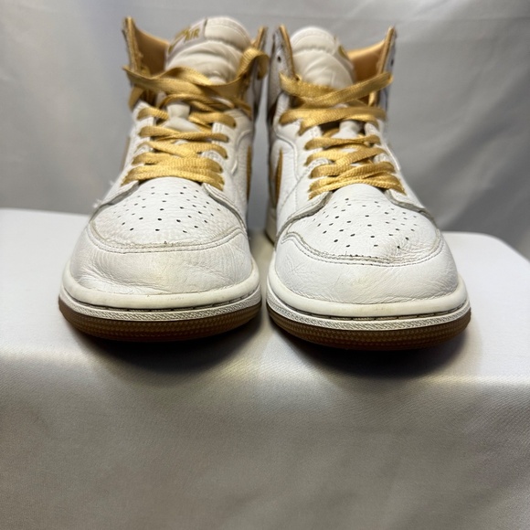 Nike Air Jordan 1 Retro High OG White/Metallic Gold Womens Size 8 FD2596-107 - Picture 3 of 14